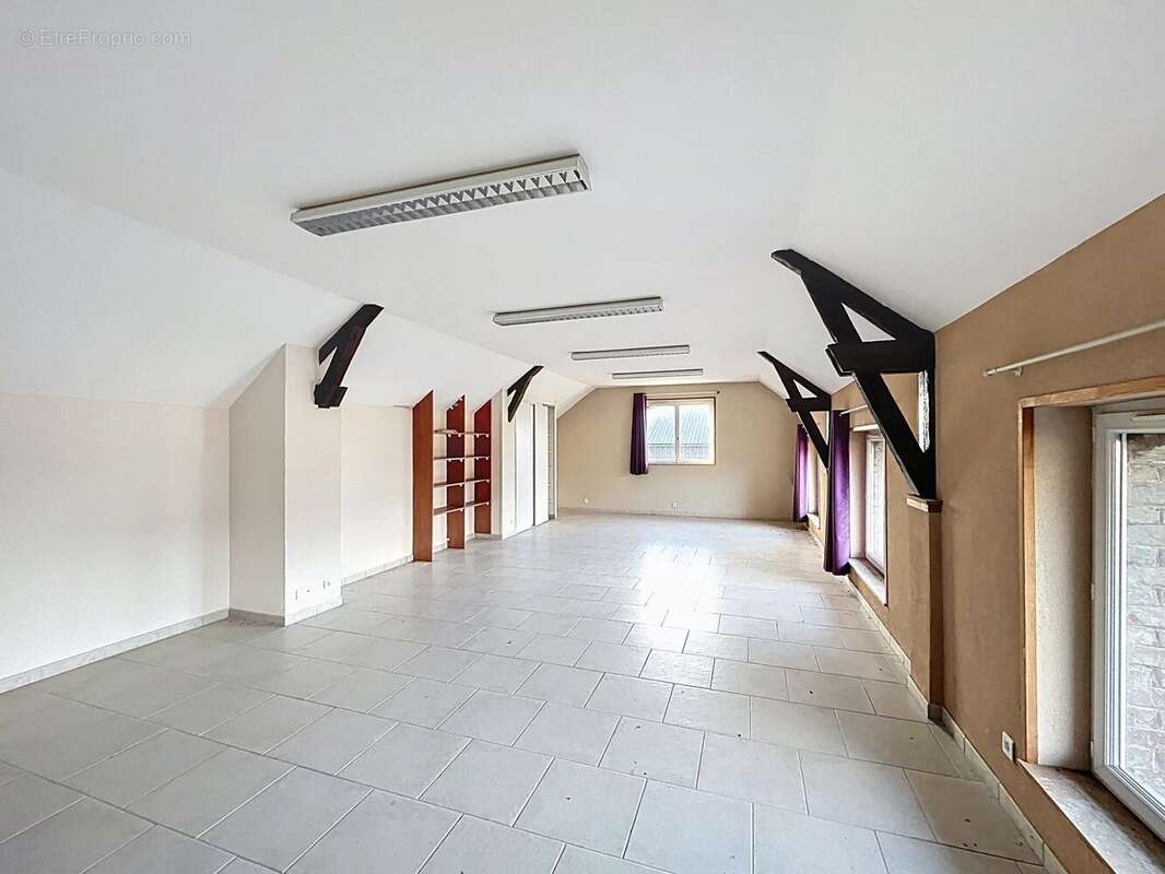 Commerce à AULNOIS-SOUS-LAON