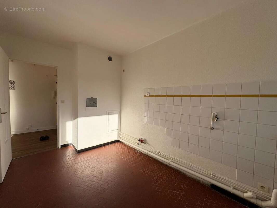 Appartement à LES CLAYES-SOUS-BOIS