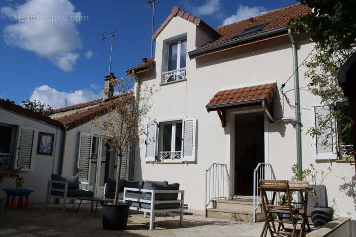 Maison à SARTROUVILLE
