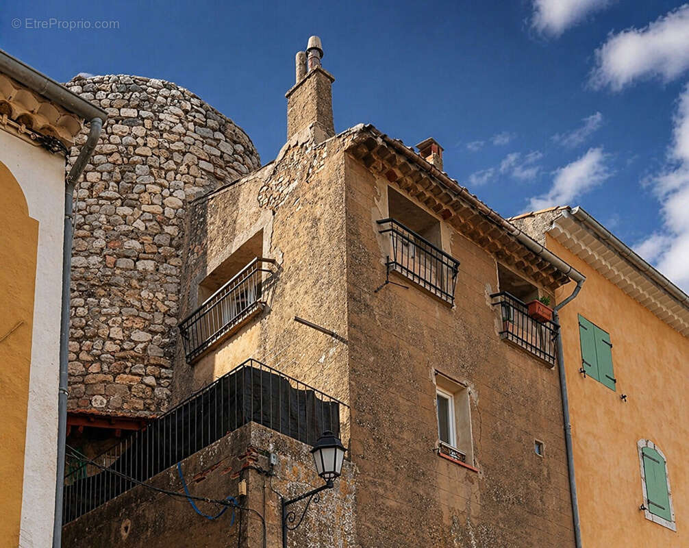 Maison à MONTMEYAN