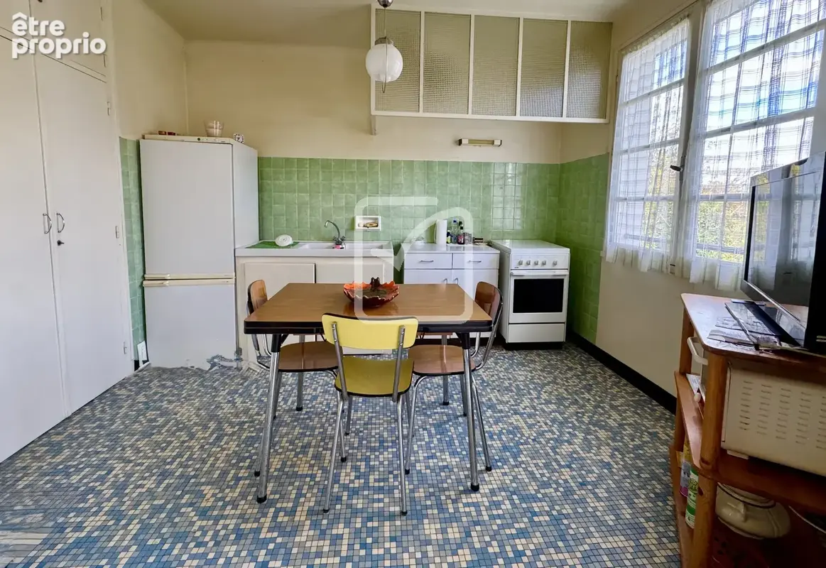 SOUS COMPROMIS _ Vaste Maison de campagne avec dépendances et grand terrain arboré de 3282 m2 - photo 5