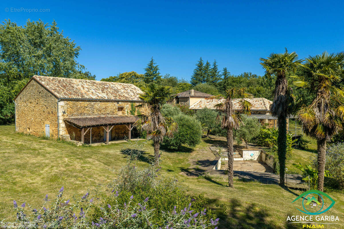 Maison à BLANQUEFORT-SUR-BRIOLANCE