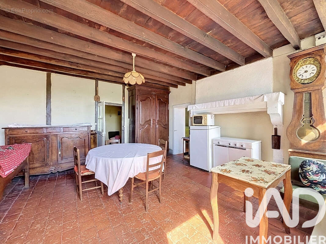Maison 66 m² à Saint-Sulpice  - photo 4
