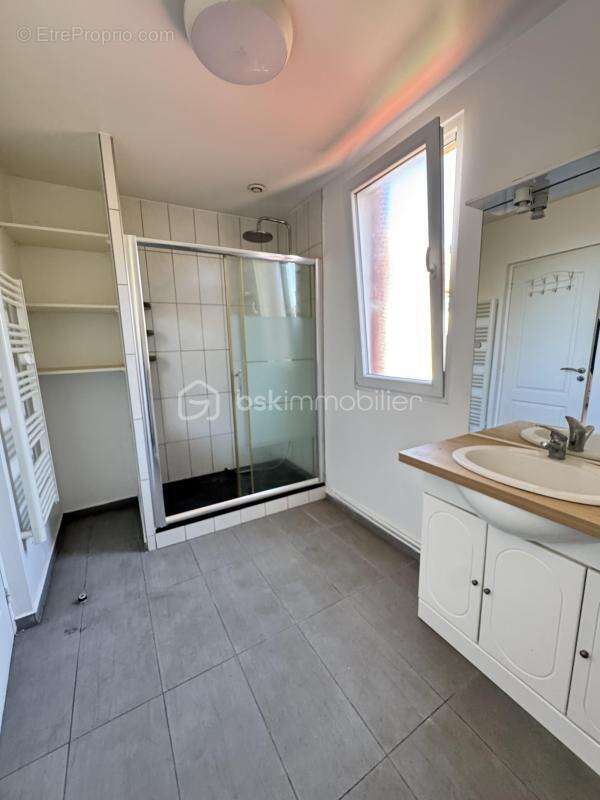 Appartement à LES PAVILLONS-SOUS-BOIS