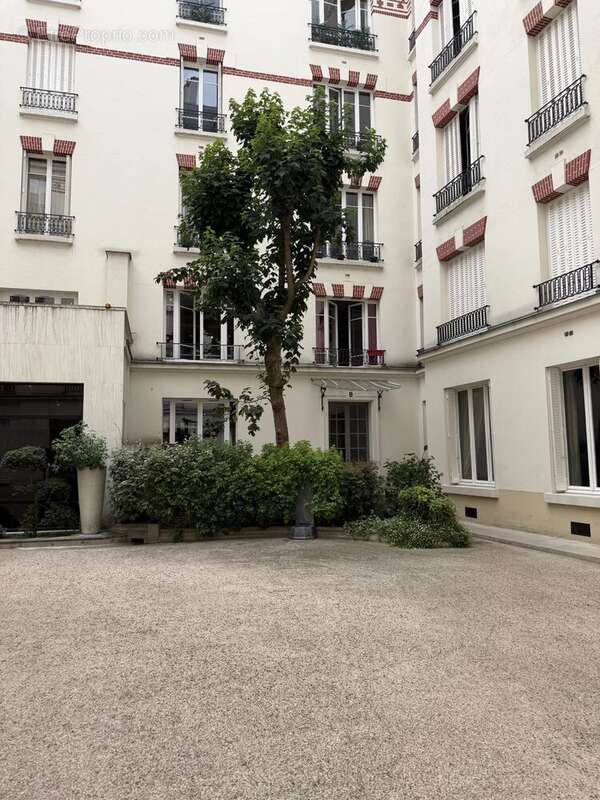 Appartement à PARIS-17E