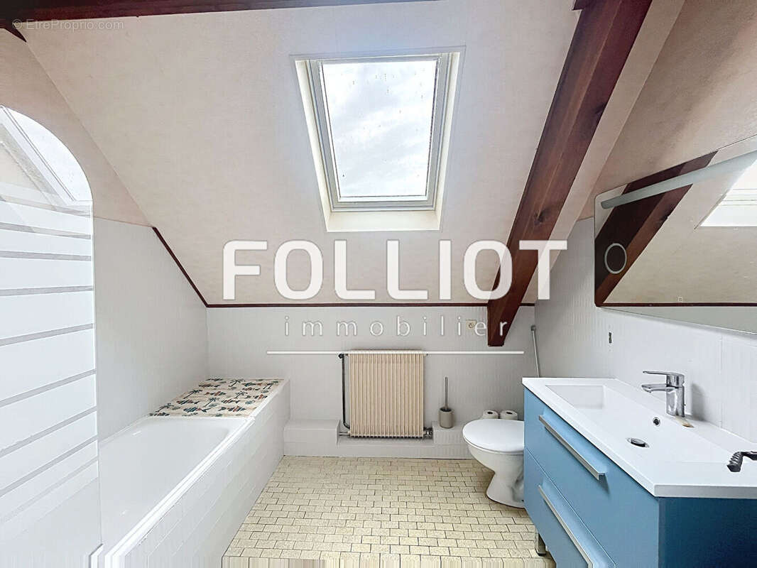 À deux pas de la mer, une maison aux multiples possibilités ! - photo 12