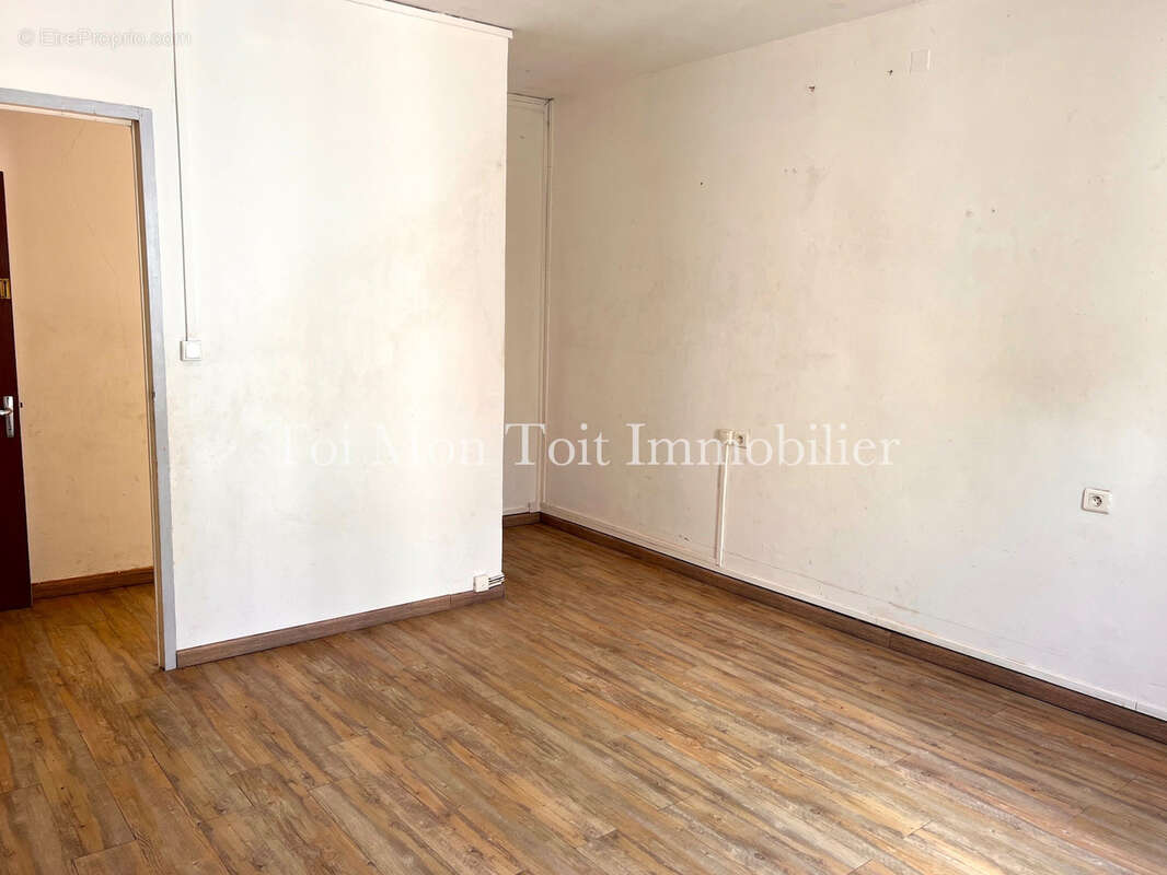 Maison de village indépendante de 87m2 env. sur 2 niveaux + Jardin & dépendance. - photo 6