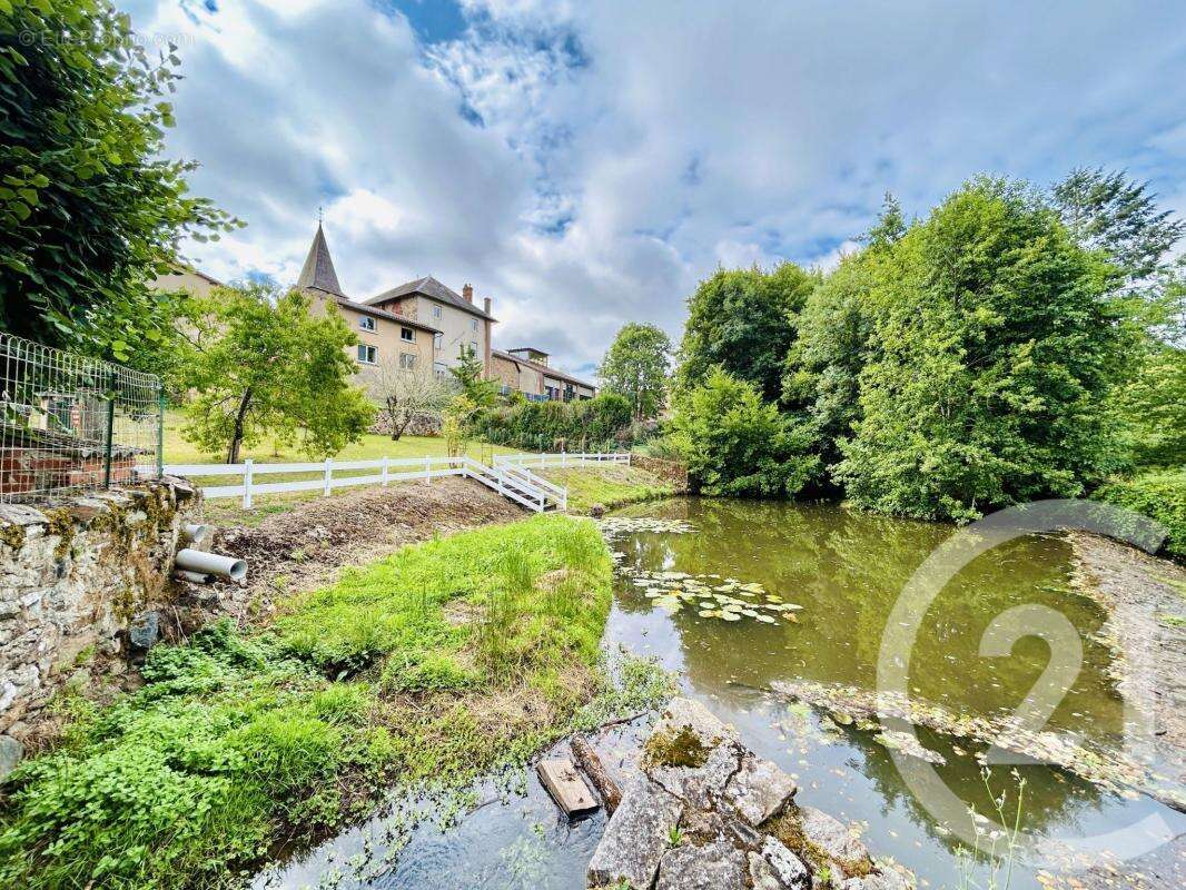 Maison à SAINT-LAURENT-SUR-GORRE