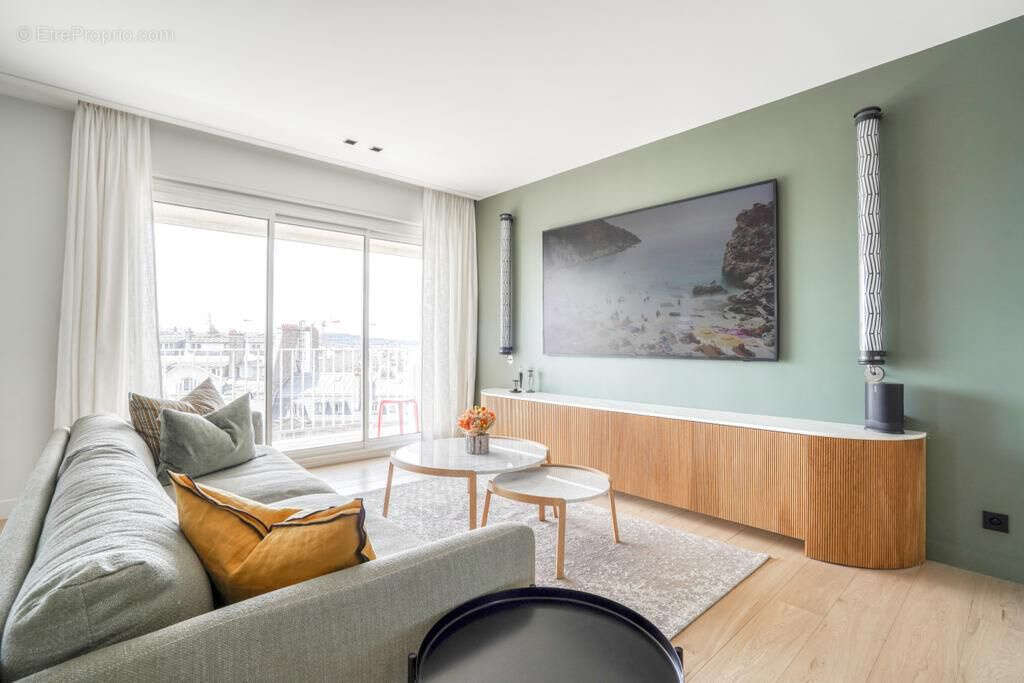 Appartement à PARIS-16E