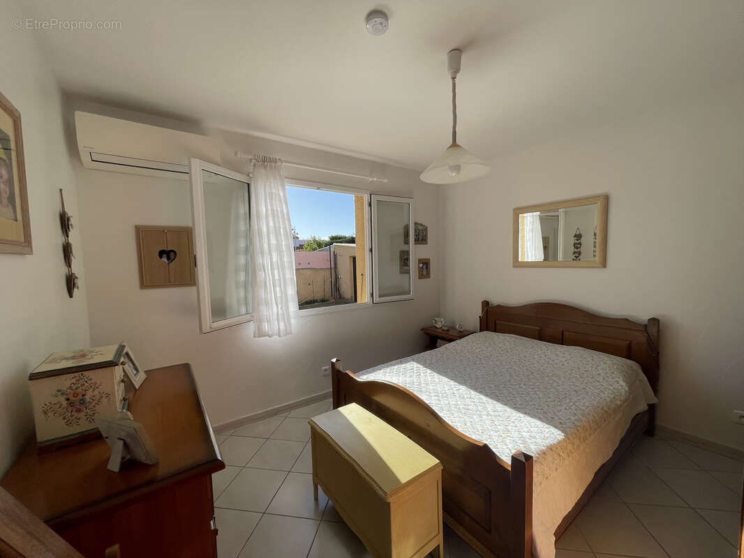 Maison à SAINT-LAURENT-DE-LA-SALANQUE