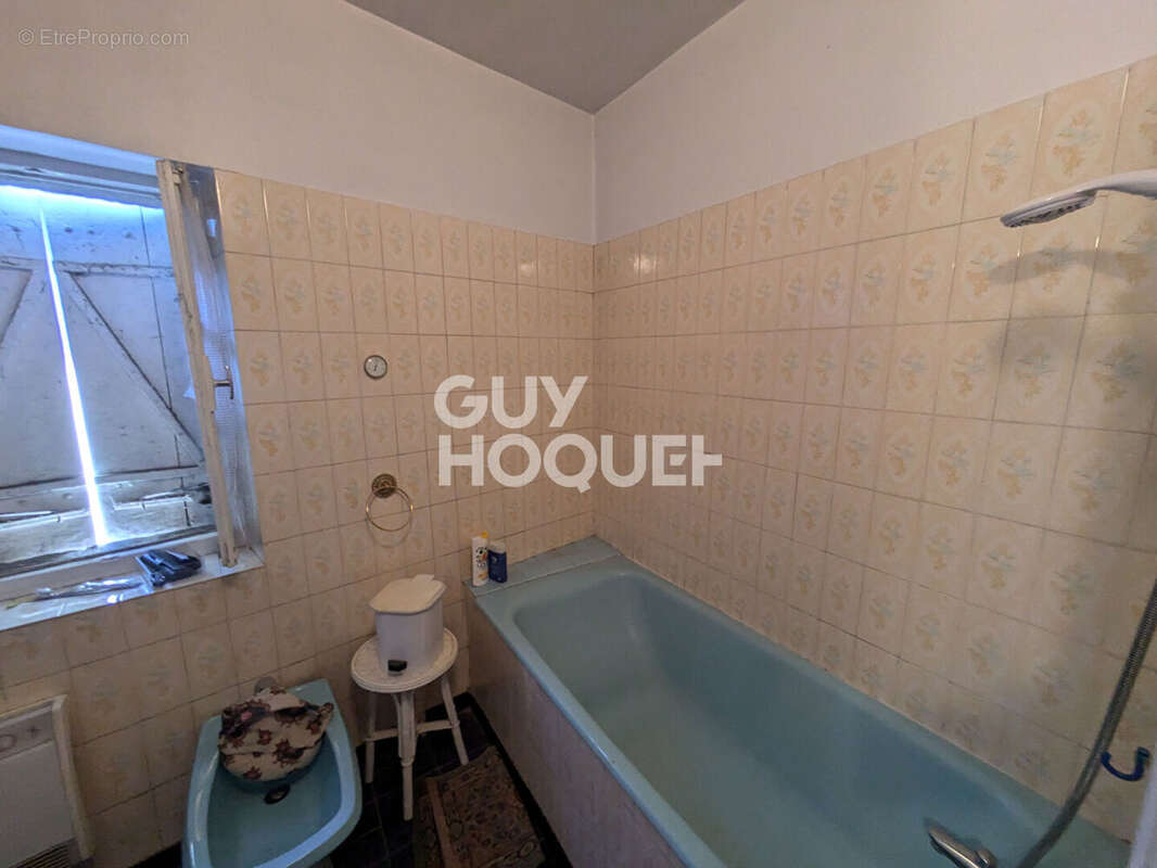 Maison à LAROQUE-DES-ARCS