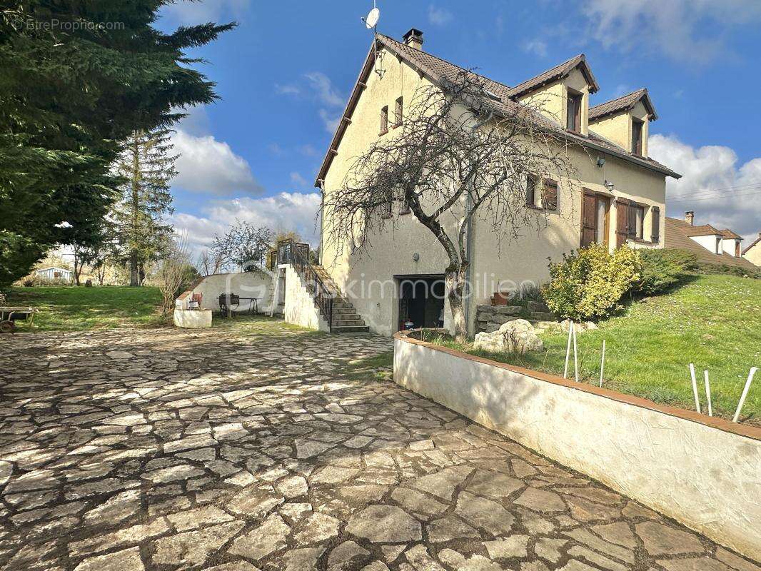 Maison à VILLENEUVE-SUR-YONNE