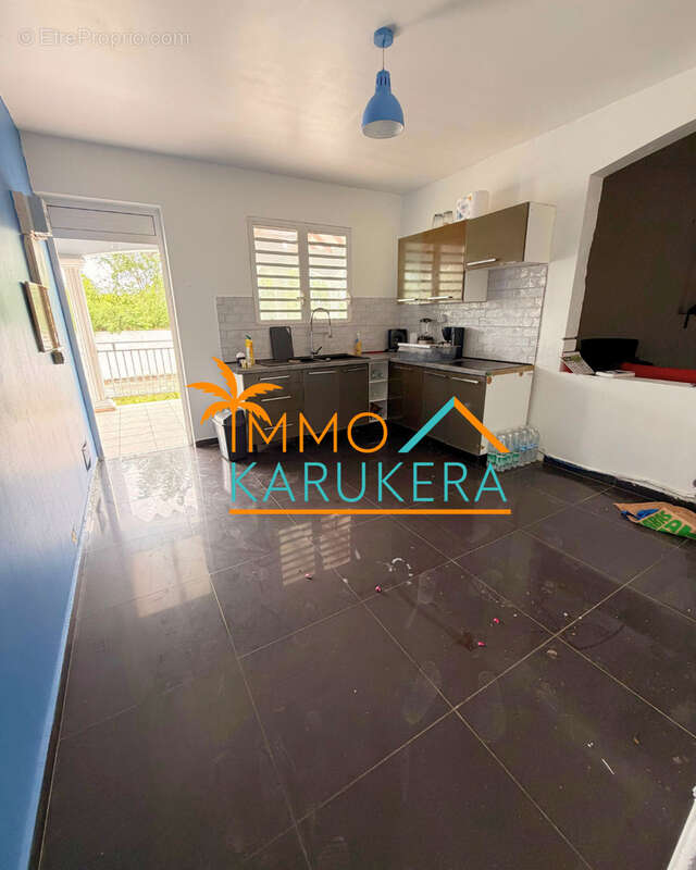 À vendre villa créole vue mer 350 m de la plage au moule - photo 3