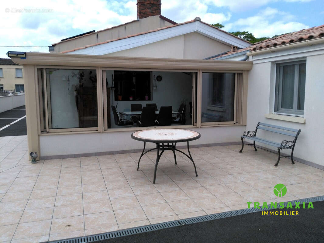 Maison 150 m² à La Taillee  - photo 4