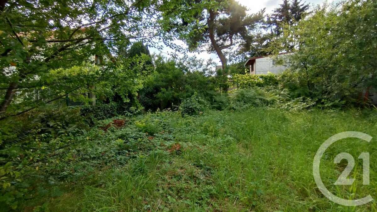 Terrain à FONTENAY-SOUS-BOIS