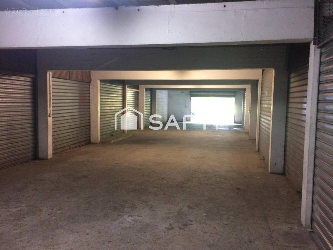 Photo 1 - Parking à MARSEILLE-11E