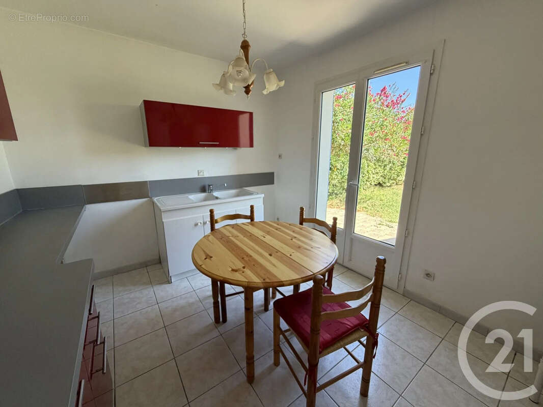 Maison 86 m² à Saint-Sulpice-De-Royan  - photo 15