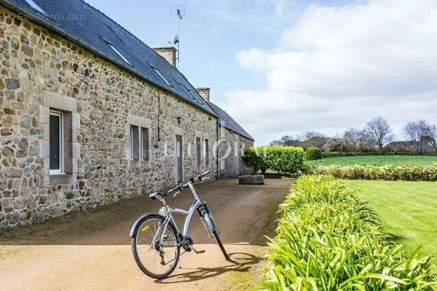 Maison à PLOUGRESCANT