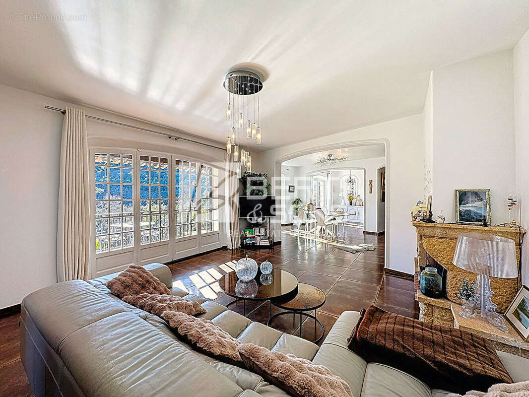 Maison à MANDELIEU-LA-NAPOULE