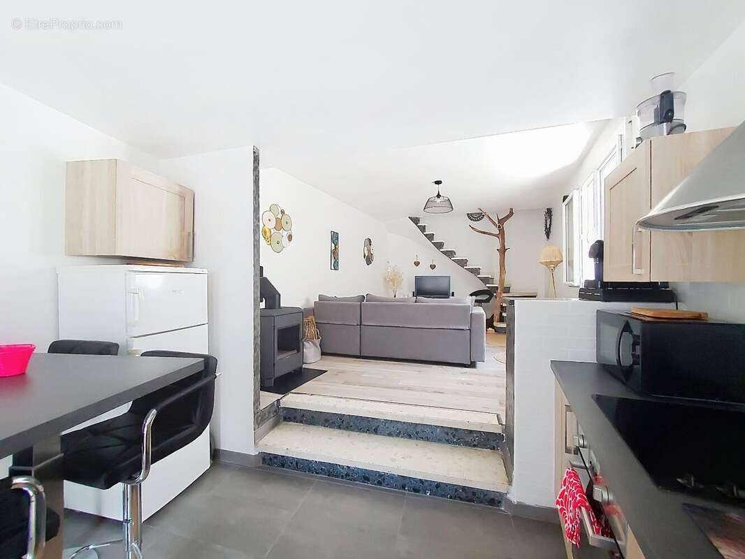 Maison à SAINT-GENIES-DE-VARENSAL