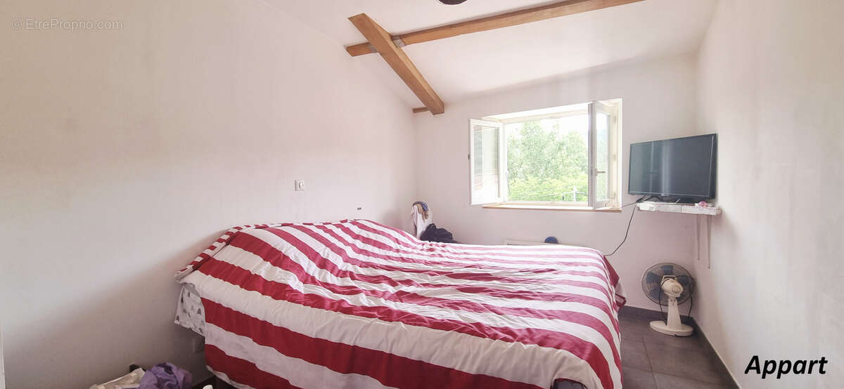 Appartement à SAINT-JEAN-DE-MUZOLS