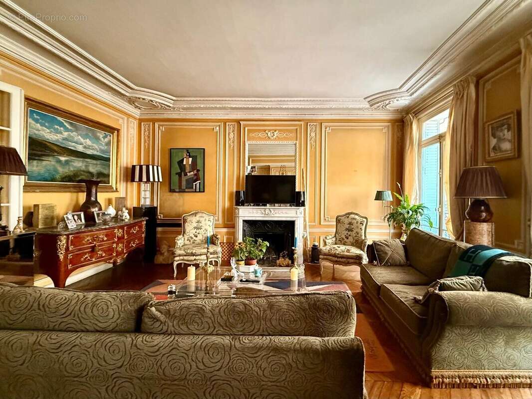 Appartement à PARIS-16E