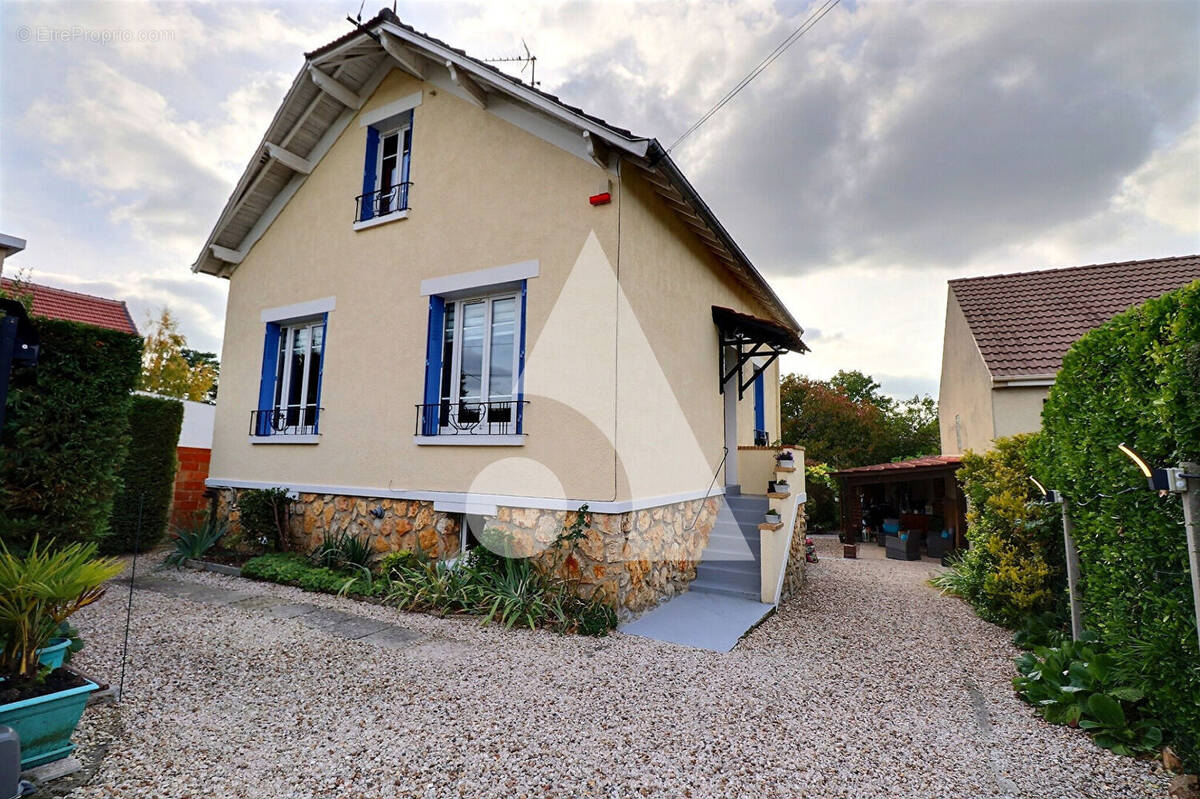 Maison à MERY-SUR-OISE