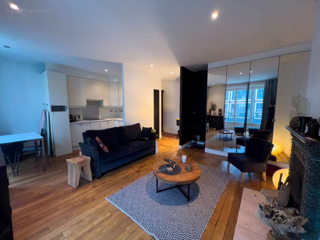 Appartement à PARIS-17E