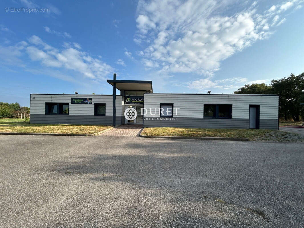 Commerce à VENDRENNES