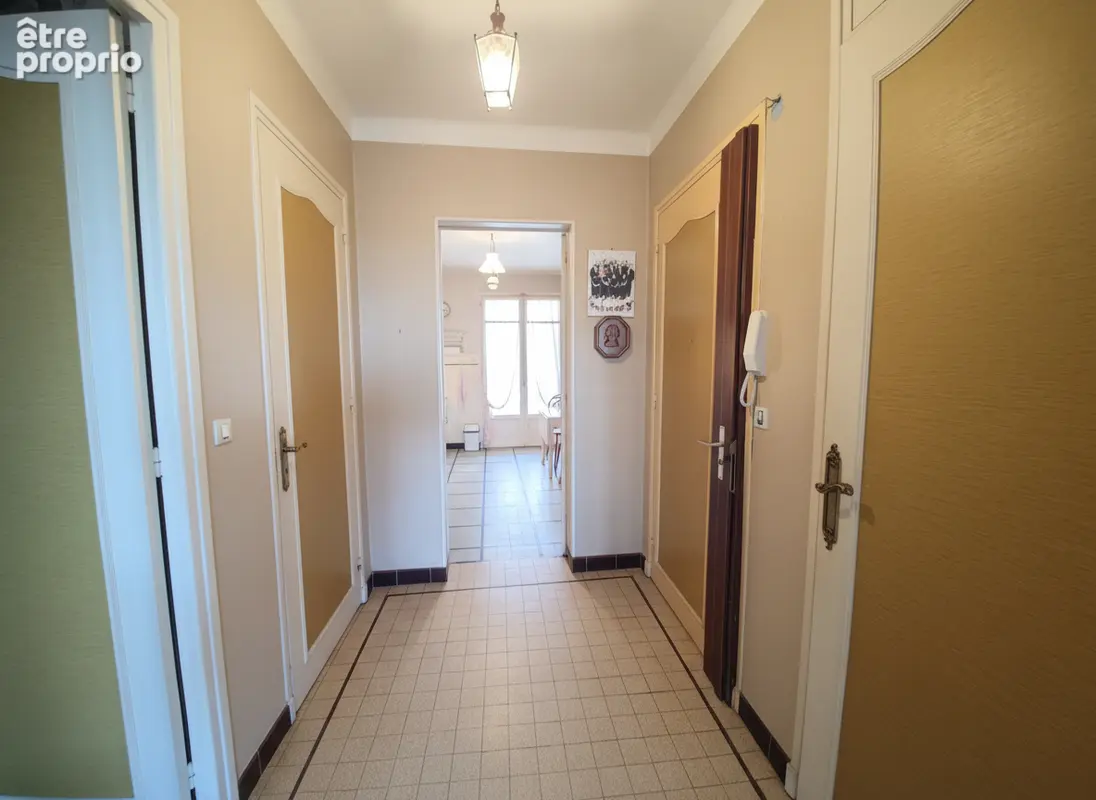 T2 ou T3 - Emplacement premium - ascenseur, cave + chambre de bonne - photo 10