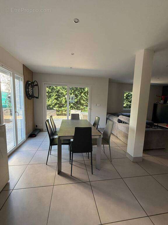 Maison à SAINT-GENIS-POUILLY