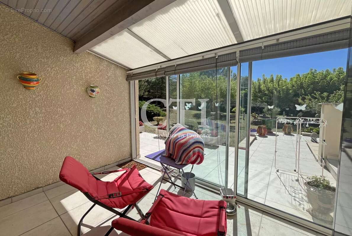Charmante villa de plain-pied avec beau terrain arboré et clos de 2 627 m² - photo 12