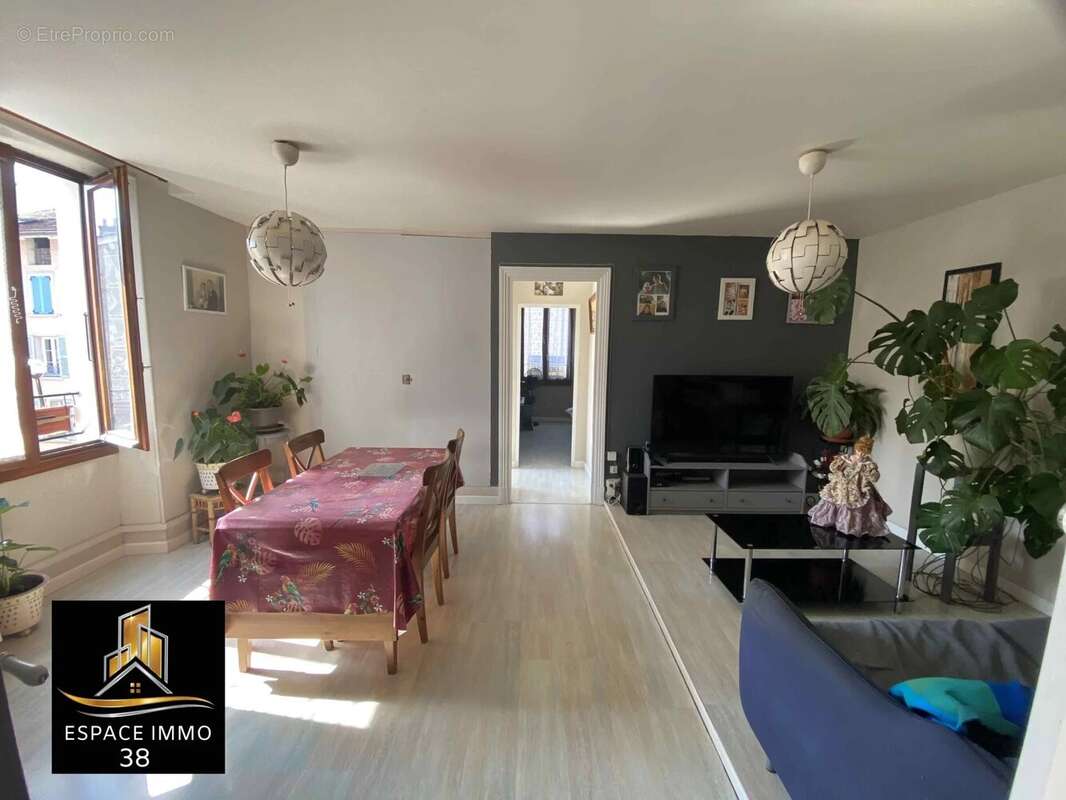 Appartement à VIZILLE