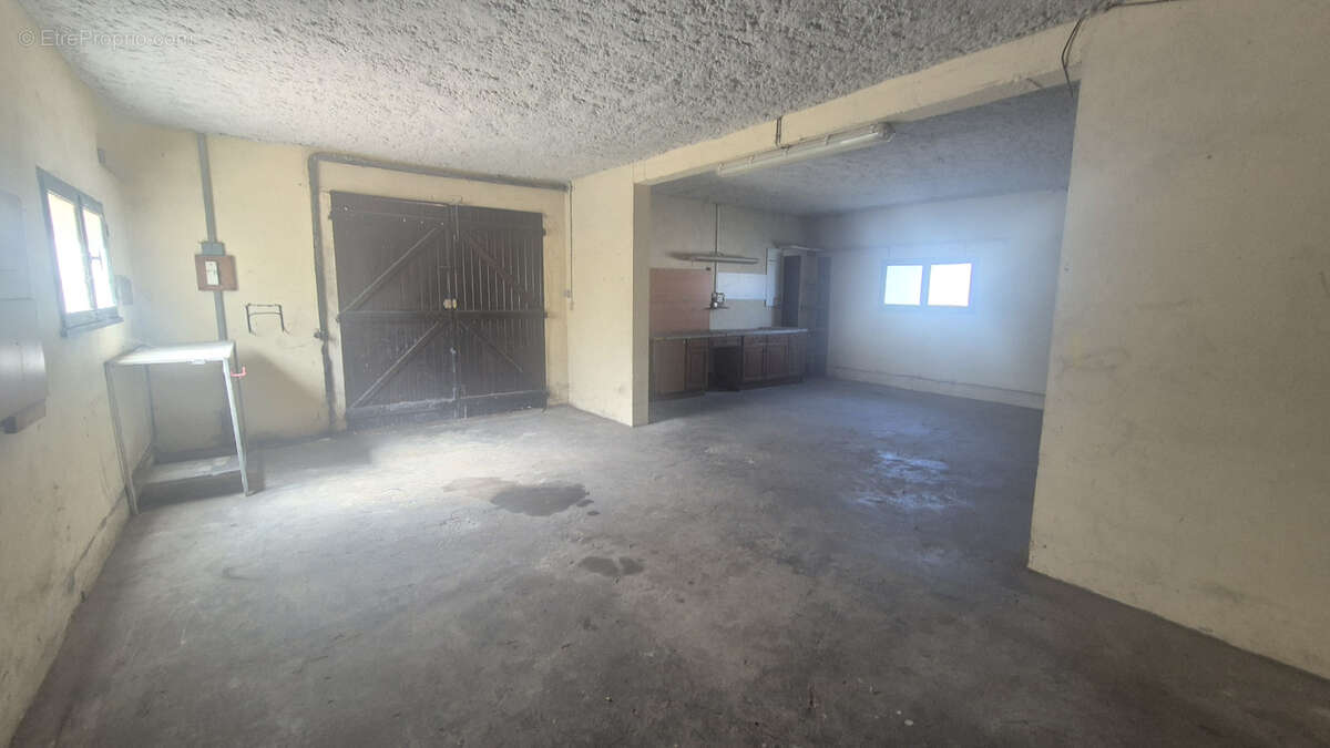 Maison à VILLENEUVE-LA-COMPTAL