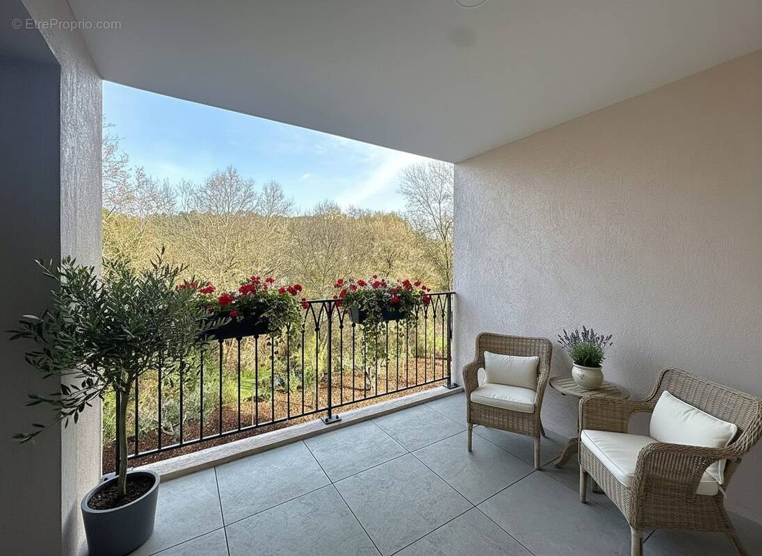 Appartement à FLASSANS-SUR-ISSOLE