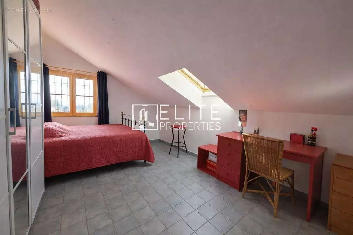 Grasse : Maison de Maître avec Potentiel Constructible Majeur ! - photo 30