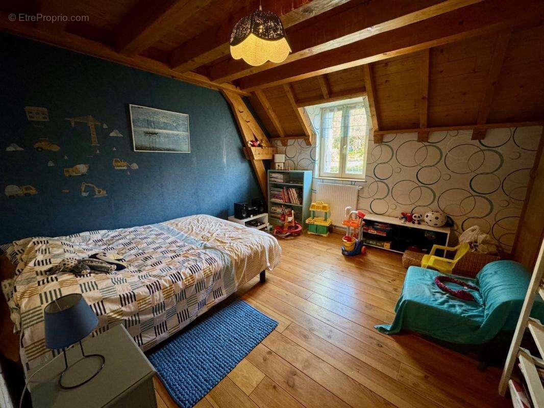 Maison à ENTRAYGUES-SUR-TRUYERE