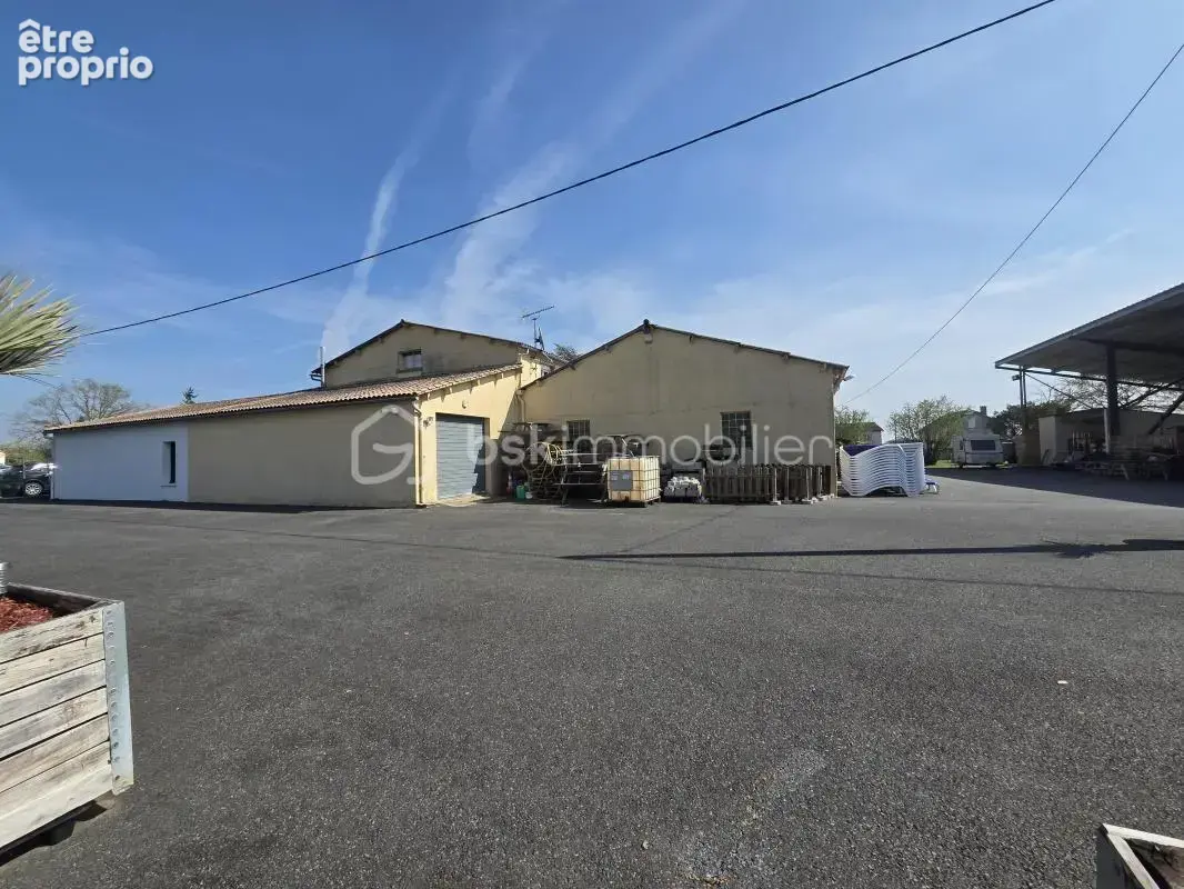 Exclusivité – hyper centre lezay – propriété avec hangar + panneaux solaires - photo 23