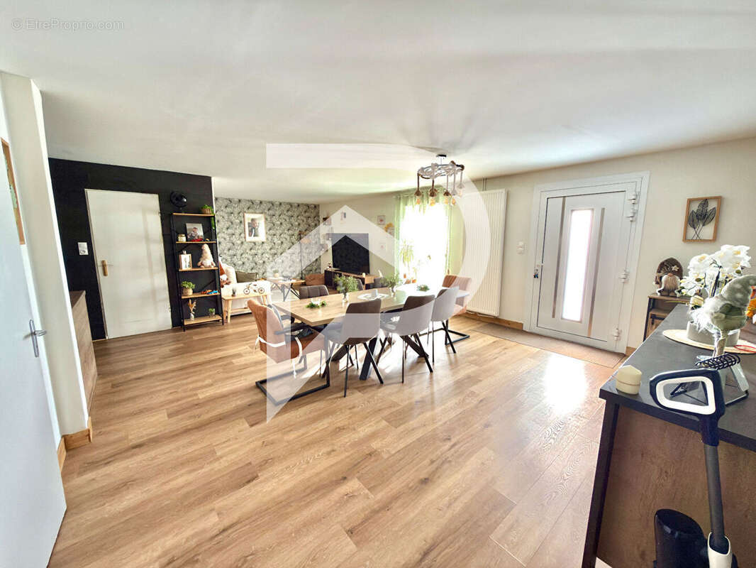 Maison à SAINTS-GEOSMES