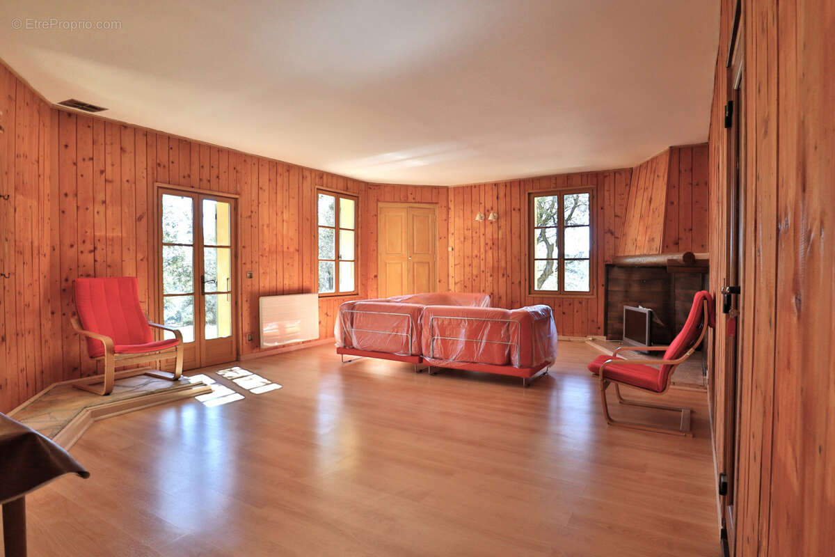 Maison à SAINT-SATURNIN-LES-APT