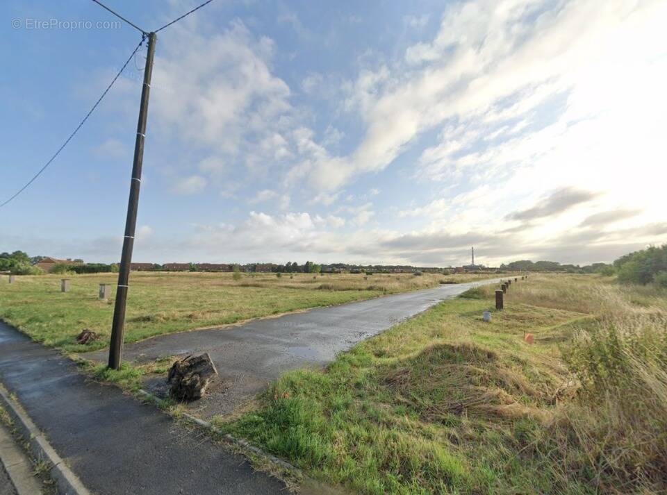 Terrain à EMERCHICOURT