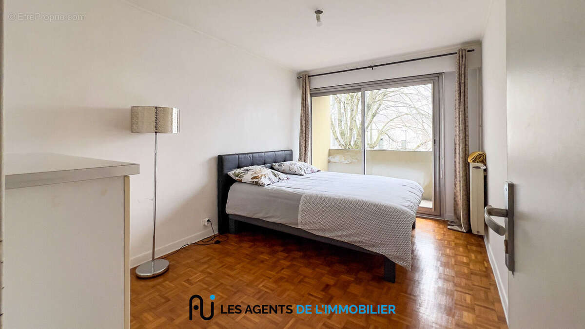 Appartement à NANTERRE
