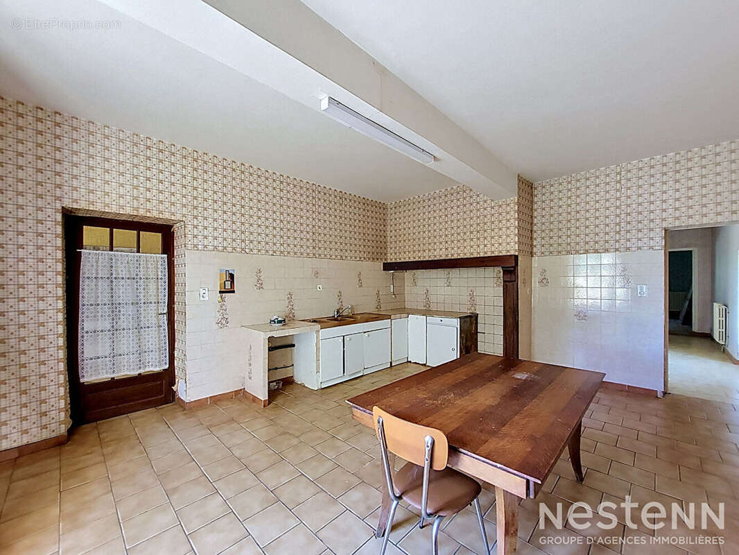 A Vendre Bâtisse en pierre de 255 m² avec dépendance attenante sur terrain de plus de 3 200 m² - photo 8