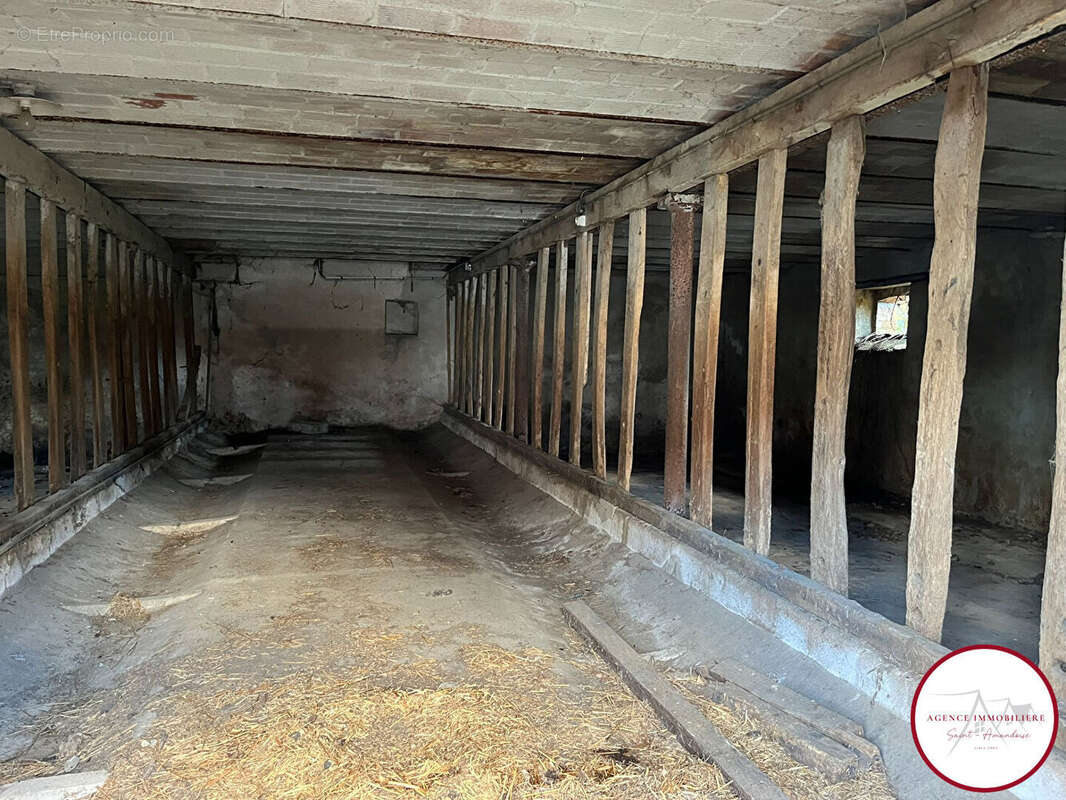 Autre à AINAY-LE-VIEIL