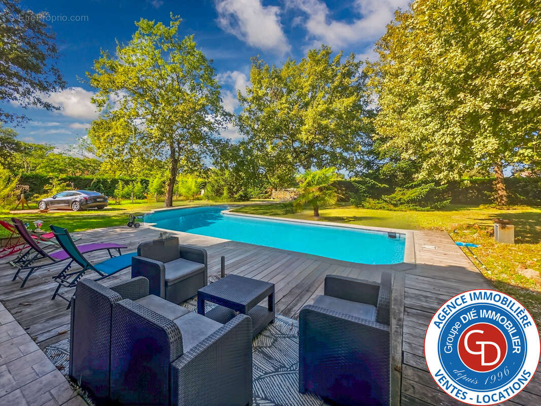 Villa avec 5 chambres, garage et piscine - photo 3