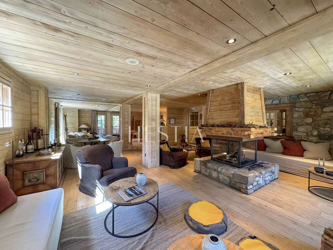 Commerce à COMBLOUX