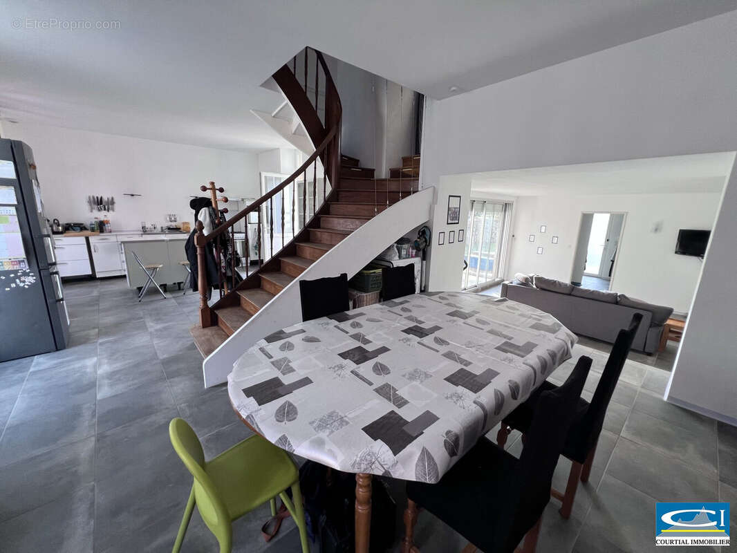 Maison à SERVES-SUR-RHONE