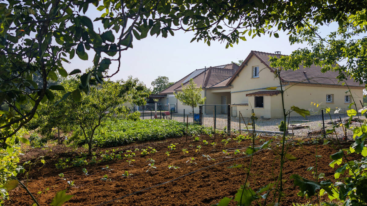Maison à MAYRINHAC-LENTOUR