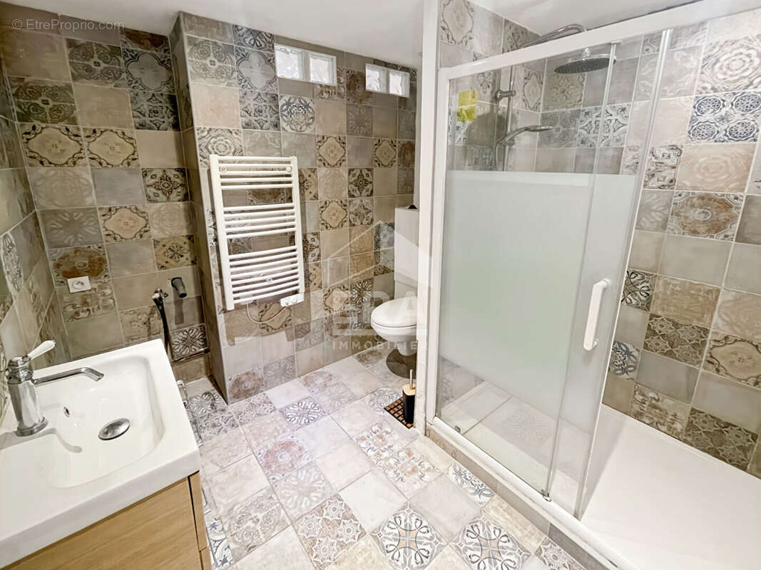 Appartement à MARSEILLE-4E