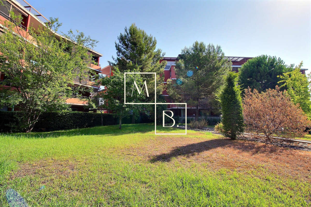 À vendre, Croix d'Argent, T4 de 101,46 m2 loi carrez avec 3 chambres, terrasse, loggia, garage et parking - photo 21